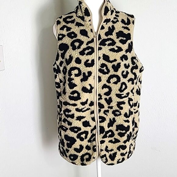 Leopard Sherpa Vest, Zips up the Front, 2 Pockets, Size Medium - Picture 3 of 12